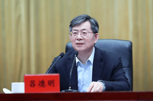 江苏省政府秘书长吕德明，出任新职